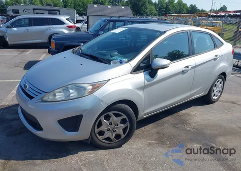 2013 Ford Fiesta Se z USA, uszkodzony, nr VIN 3FADP4BJ2DM174459